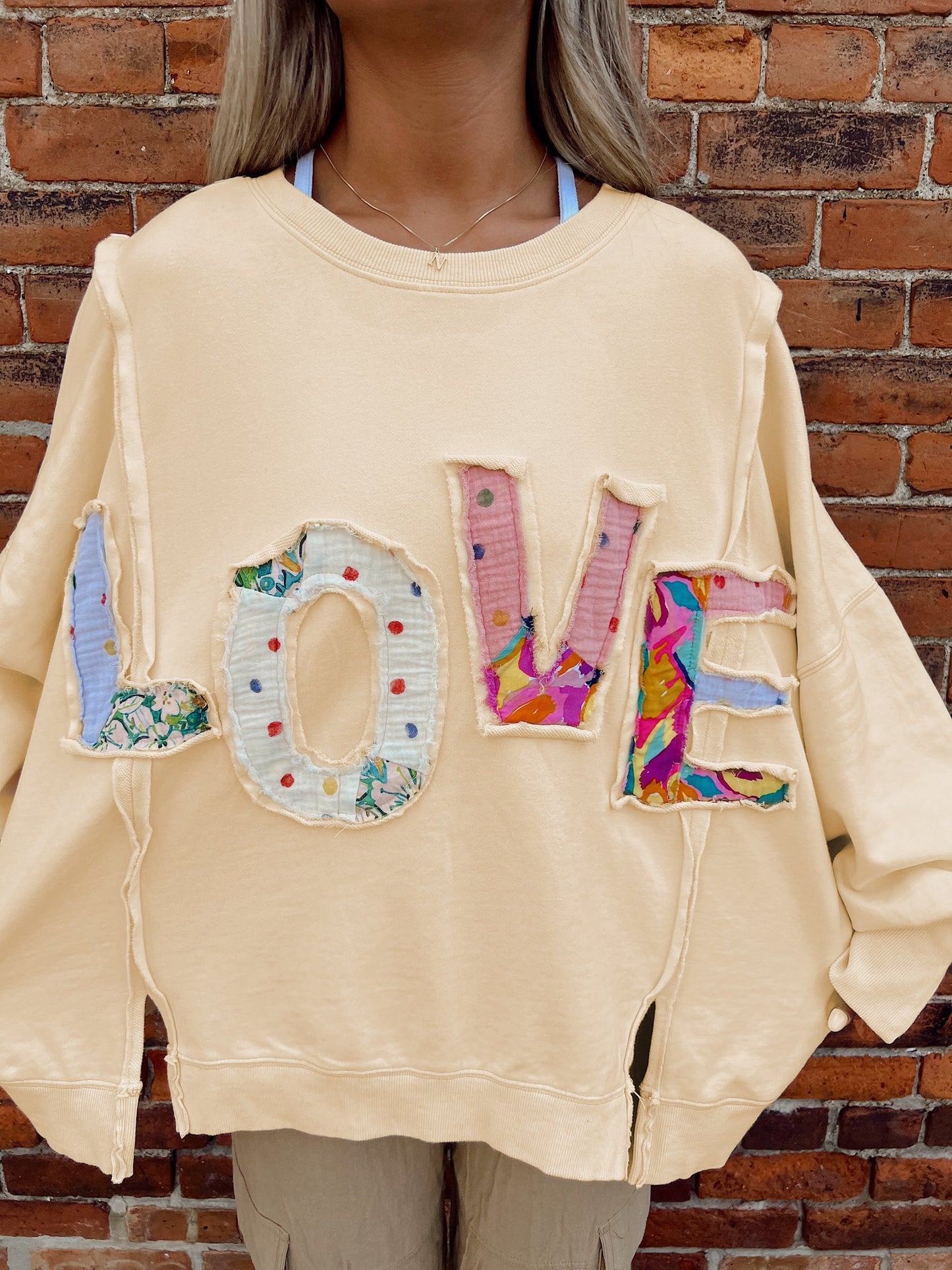 (Pre order 11.25)LOVE Patch Sweatshirt